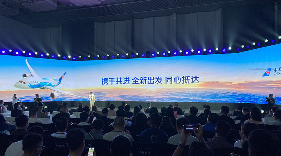 中國南航新聞內(nèi)頁4.jpg 中國南航新聞內(nèi)頁4.jpg